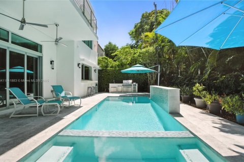 Casa en venta en Miami, Florida, 4 dormitorios, 348.48 m2 № 1840870 - foto 8
