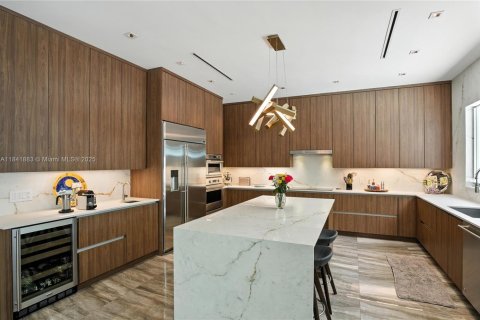 Casa en venta en Miami, Florida, 4 dormitorios, 348.48 m2 № 1840870 - foto 19