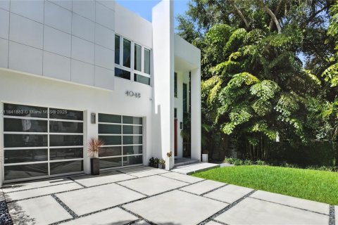 Casa en venta en Miami, Florida, 4 dormitorios, 348.48 m2 № 1840870 - foto 5
