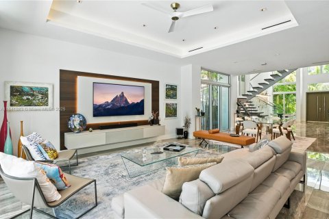 Casa en venta en Miami, Florida, 4 dormitorios, 348.48 m2 № 1840870 - foto 18