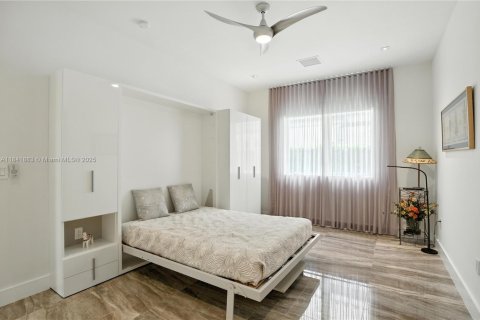 Casa en venta en Miami, Florida, 4 dormitorios, 348.48 m2 № 1840870 - foto 24