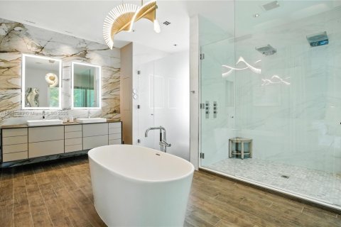 Casa en venta en Miami, Florida, 4 dormitorios, 348.48 m2 № 1840870 - foto 28