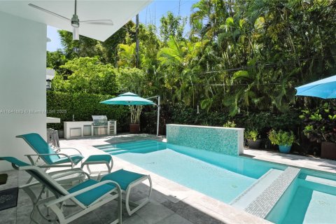 Casa en venta en Miami, Florida, 4 dormitorios, 348.48 m2 № 1840870 - foto 11