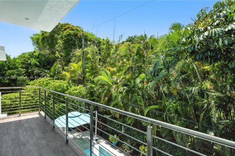 Casa en venta en Miami, Florida, 4 dormitorios, 348.48 m2 № 1840870 - foto 27
