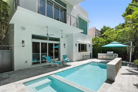 Casa en venta en Miami, Florida, 4 dormitorios, 348.48 m2 № 1840870 - foto 10
