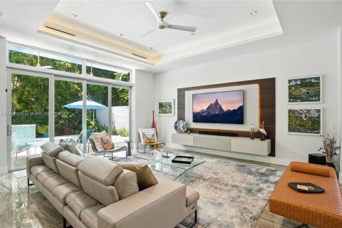 Casa en venta en Miami, Florida, 4 dormitorios, 348.48 m2 № 1840870 - foto 17