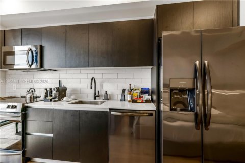 Condo in Miami, Florida  № 2080988 - photo 9