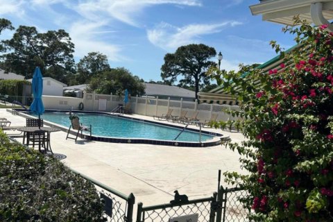 Condo in Fort Pierce, Florida, 2 bedrooms  № 1186208 - photo 1