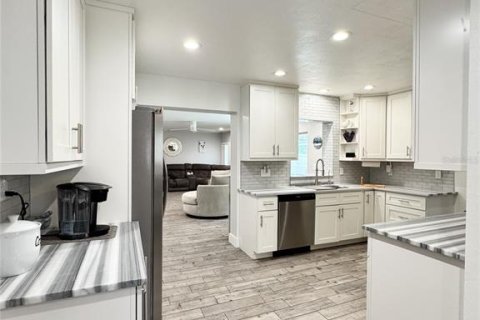 Villa ou maison à vendre à Saint Petersburg, Floride: 4 chambres, 176.33 m2 № 1635128 - photo 6