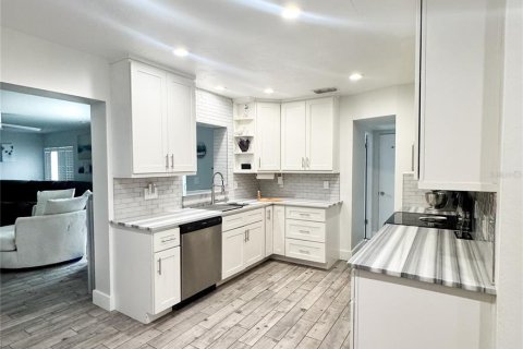 Villa ou maison à vendre à Saint Petersburg, Floride: 4 chambres, 176.33 m2 № 1635128 - photo 8