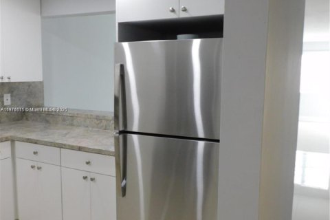 Condominio en alquiler en Hialeah, Florida, 2 dormitorios, 96.15 m2 № 1924107 - foto 13
