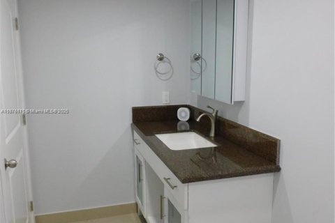 Condominio en alquiler en Hialeah, Florida, 2 dormitorios, 96.15 m2 № 1924107 - foto 19