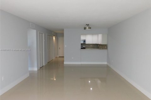 Condominio en alquiler en Hialeah, Florida, 2 dormitorios, 96.15 m2 № 1924107 - foto 6