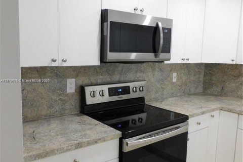 Condominio en alquiler en Hialeah, Florida, 2 dormitorios, 96.15 m2 № 1924107 - foto 9