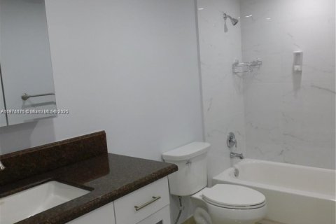 Condominio en alquiler en Hialeah, Florida, 2 dormitorios, 96.15 m2 № 1924107 - foto 18
