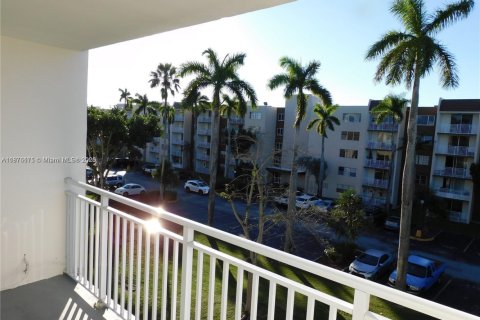 Condominio en alquiler en Hialeah, Florida, 2 dormitorios, 96.15 m2 № 1924107 - foto 29
