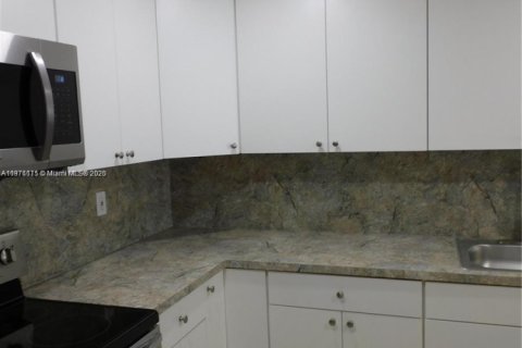 Condominio en alquiler en Hialeah, Florida, 2 dormitorios, 96.15 m2 № 1924107 - foto 11