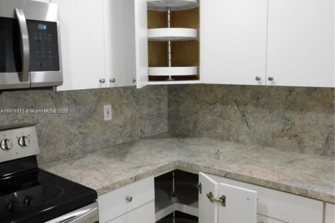 Condominio en alquiler en Hialeah, Florida, 2 dormitorios, 96.15 m2 № 1924107 - foto 10