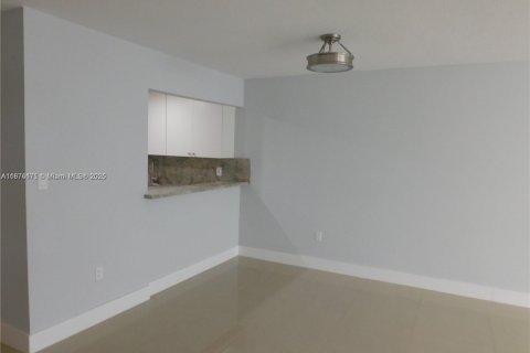 Condominio en alquiler en Hialeah, Florida, 2 dormitorios, 96.15 m2 № 1924107 - foto 7