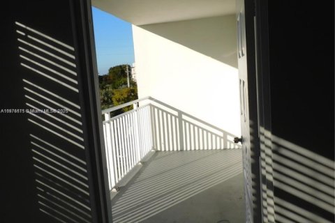 Condominio en alquiler en Hialeah, Florida, 2 dormitorios, 96.15 m2 № 1924107 - foto 28