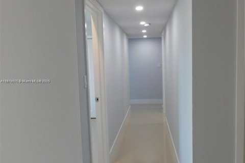 Condominio en alquiler en Hialeah, Florida, 2 dormitorios, 96.15 m2 № 1924107 - foto 16