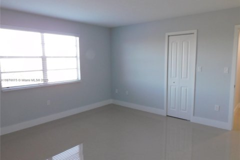 Condominio en alquiler en Hialeah, Florida, 2 dormitorios, 96.15 m2 № 1924107 - foto 23