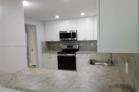 Condominio en alquiler en Hialeah, Florida, 2 dormitorios, 96.15 m2 № 1924107 - foto 8