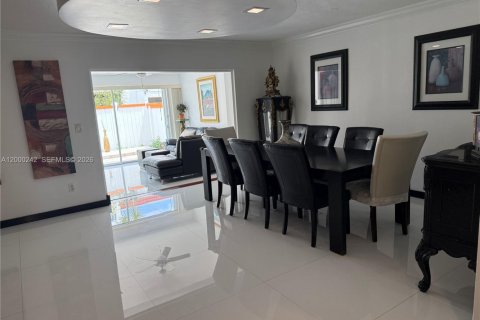 Touwnhouse à louer à North Miami, Floride: 2 chambres, 152.36 m2 № 2170143 - photo 11