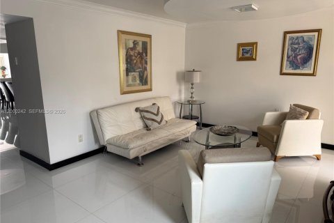 Touwnhouse à louer à North Miami, Floride: 2 chambres, 152.36 m2 № 2170143 - photo 3