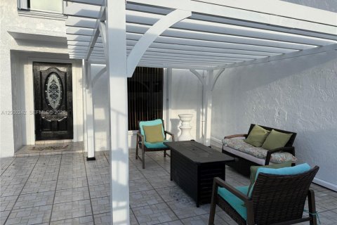 Touwnhouse à louer à North Miami, Floride: 2 chambres, 152.36 m2 № 2170143 - photo 2