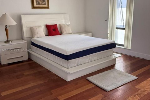 Touwnhouse à louer à North Miami, Floride: 2 chambres, 152.36 m2 № 2170143 - photo 22