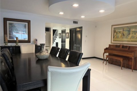 Touwnhouse à louer à North Miami, Floride: 2 chambres, 152.36 m2 № 2170143 - photo 13