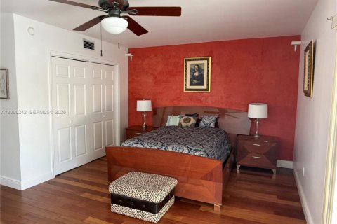 Touwnhouse à louer à North Miami, Floride: 2 chambres, 152.36 m2 № 2170143 - photo 18