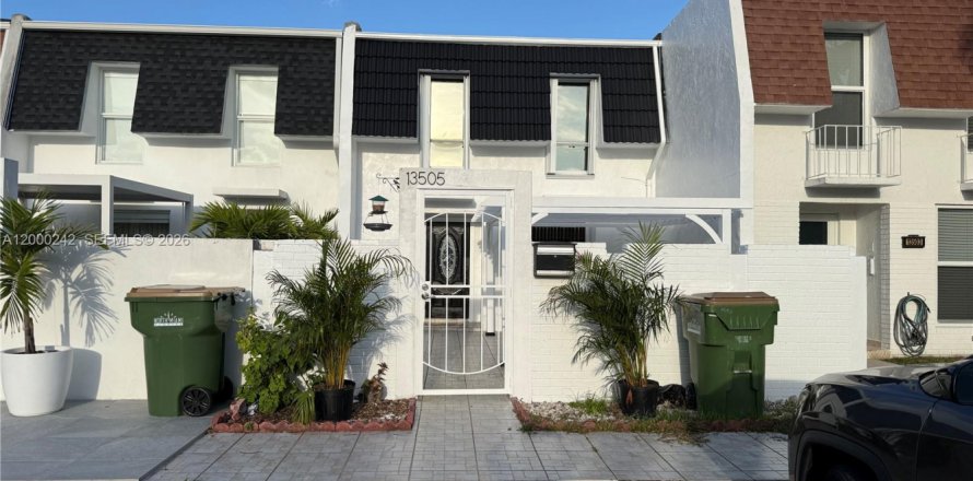 Touwnhouse à North Miami, Floride 2 chambres, 152.36 m2 № 2170143