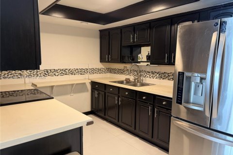 Touwnhouse à louer à North Miami, Floride: 2 chambres, 152.36 m2 № 2170143 - photo 7
