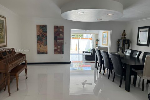 Touwnhouse à louer à North Miami, Floride: 2 chambres, 152.36 m2 № 2170143 - photo 12
