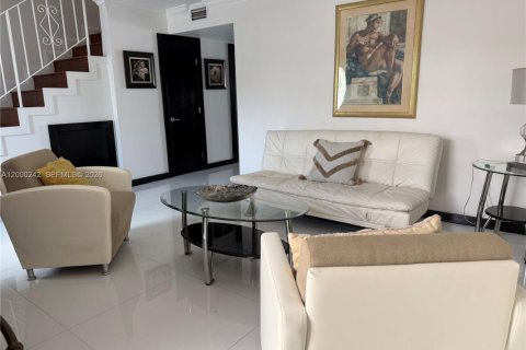 Touwnhouse à louer à North Miami, Floride: 2 chambres, 152.36 m2 № 2170143 - photo 4