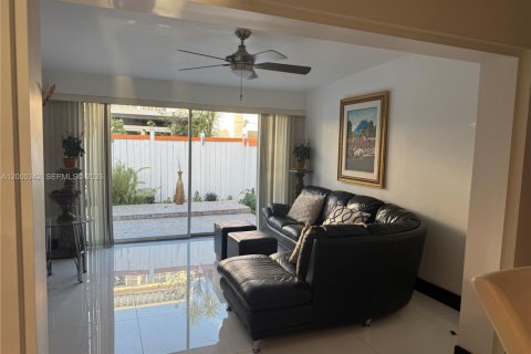 Touwnhouse à louer à North Miami, Floride: 2 chambres, 152.36 m2 № 2170143 - photo 15