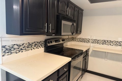 Touwnhouse à louer à North Miami, Floride: 2 chambres, 152.36 m2 № 2170143 - photo 9