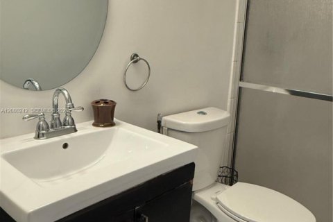 Touwnhouse à louer à North Miami, Floride: 2 chambres, 152.36 m2 № 2170143 - photo 21