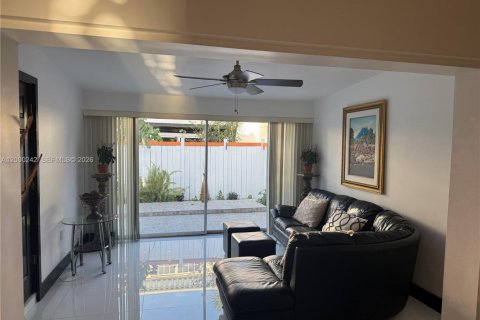 Touwnhouse à louer à North Miami, Floride: 2 chambres, 152.36 m2 № 2170143 - photo 14
