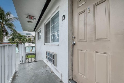 Снять в аренду квартиру в Майами-Бич, Флорида 2 спальни, 698.07м2, № 1975439 - фото 15