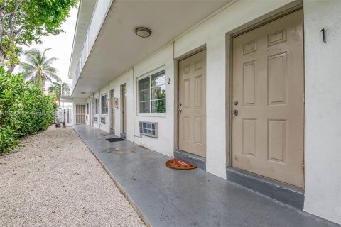 Снять в аренду квартиру в Майами-Бич, Флорида 2 спальни, 698.07м2, № 1975439 - фото 24