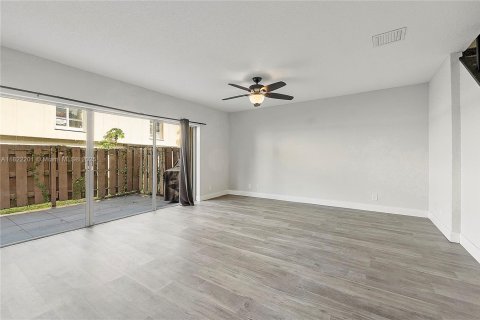Touwnhouse à vendre à Plantation, Floride: 3 chambres, 164.44 m2 № 1788495 - photo 8