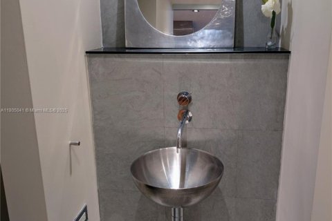 Снять в аренду кондоминиум в Майами-Бич, Флорида 2 спальни, 139.35м2, № 1775346 - фото 9