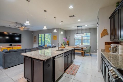 House in Wesley Chapel, Florida 4 bedrooms, 226.96 sq.m. № 2315318 - photo 10