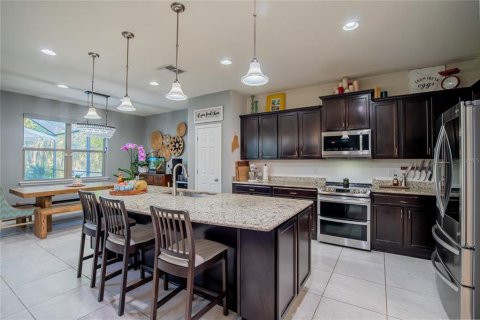 House in Wesley Chapel, Florida 4 bedrooms, 226.96 sq.m. № 2315318 - photo 9
