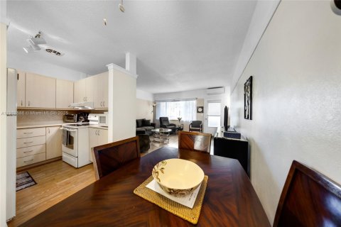 Condo in Hallandale Beach, Florida, 1 bedroom  № 1968729 - photo 7