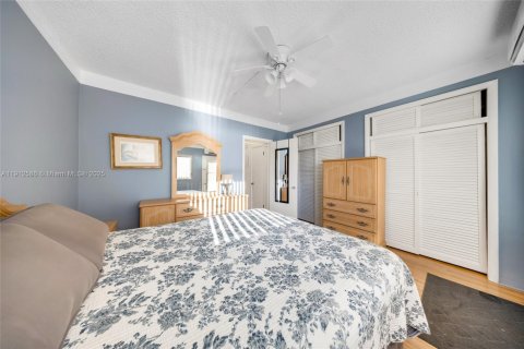 Condo in Hallandale Beach, Florida, 1 bedroom  № 1968729 - photo 16