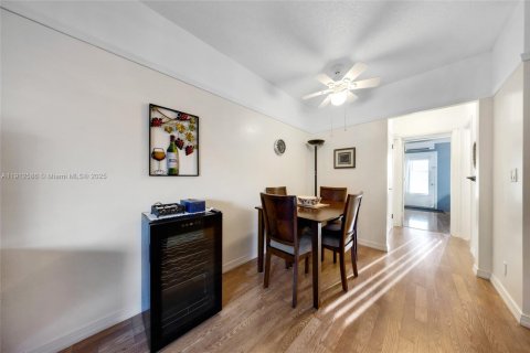 Condo in Hallandale Beach, Florida, 1 bedroom  № 1968729 - photo 6